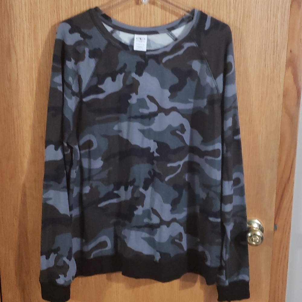 Athletic Camo Sweatshirt Size XL